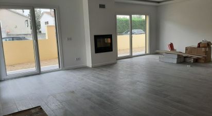 House T4 in Amora of 219 m²