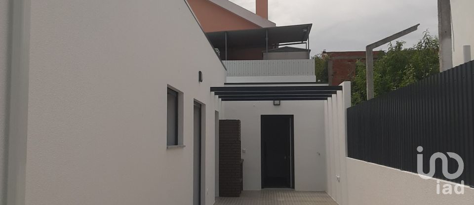 House T4 in Fernão Ferro of 179 m²