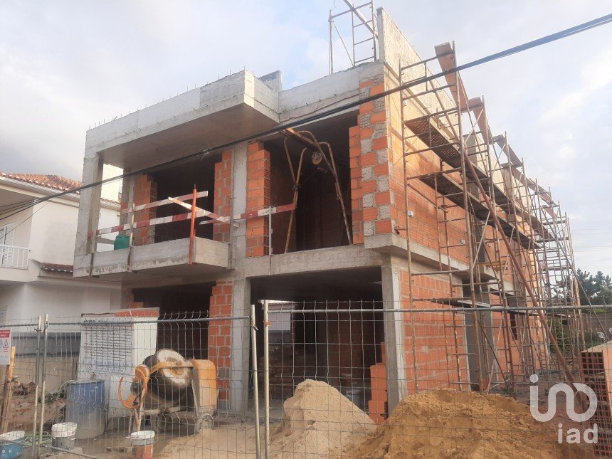 House T4 in Amora of 177 m²