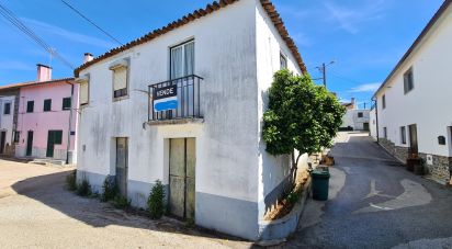 Maison de village T3 à Alvares de 216 m²