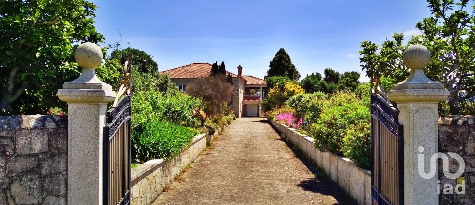 Herdade T8 em Cardielos e Serreleis de 872 m²