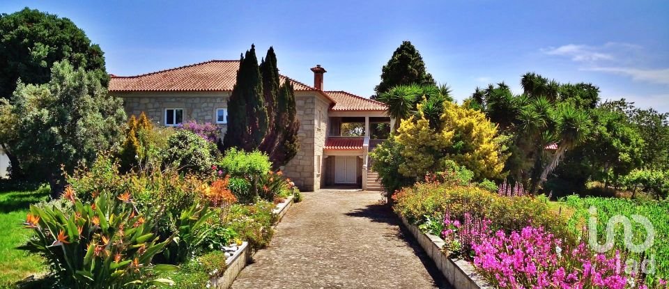 Herdade T8 em Cardielos e Serreleis de 872 m²