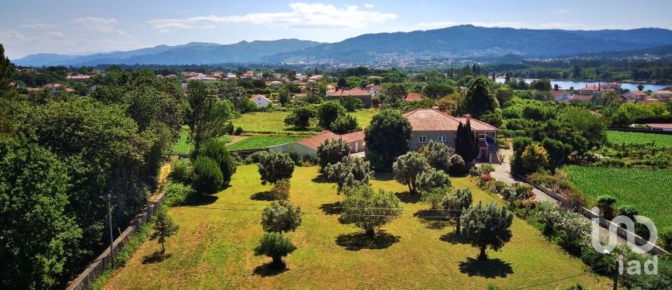 Herdade T8 em Cardielos e Serreleis de 872 m²