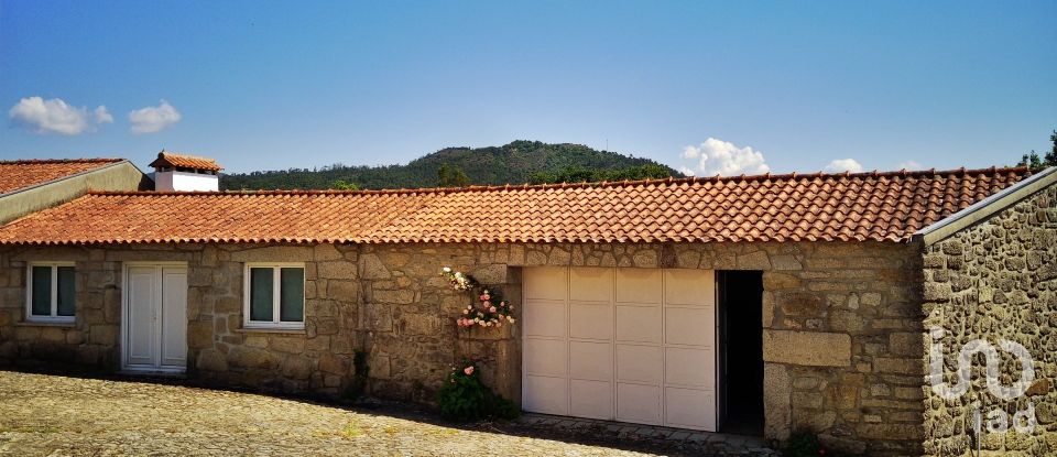 Herdade T8 em Cardielos e Serreleis de 872 m²