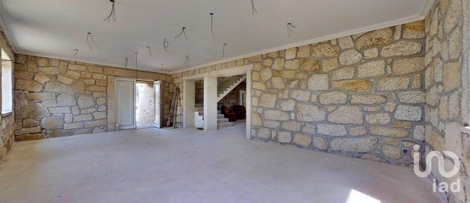 Herdade T8 em Cardielos e Serreleis de 872 m²