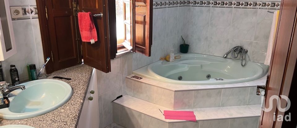 Moradia T3 em Santiago de Besteiros de 250 m²