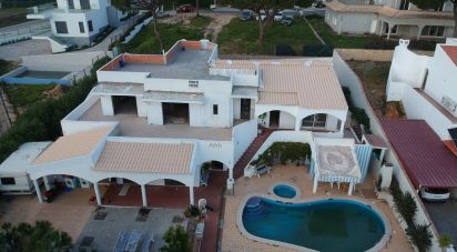 Maison T4 à Quarteira de 304 m²