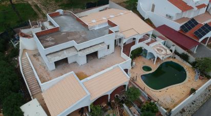 Maison T4 à Quarteira de 304 m²