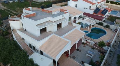 House T4 in Quarteira of 304 m²