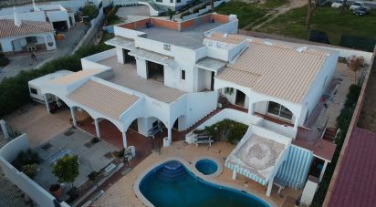 Maison T4 à Quarteira de 304 m²