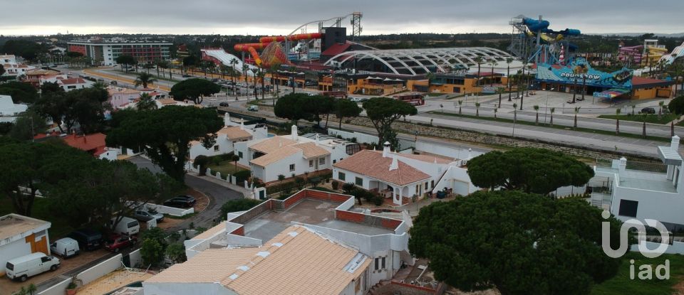 House T4 in Quarteira of 304 m²