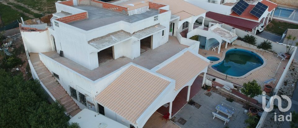 House T4 in Quarteira of 304 m²