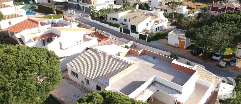 House T4 in Quarteira of 304 m²