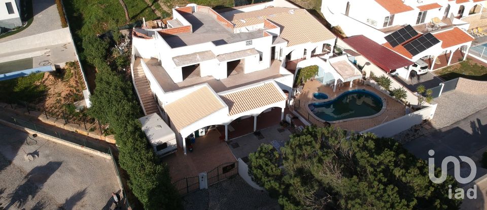 House T4 in Quarteira of 304 m²