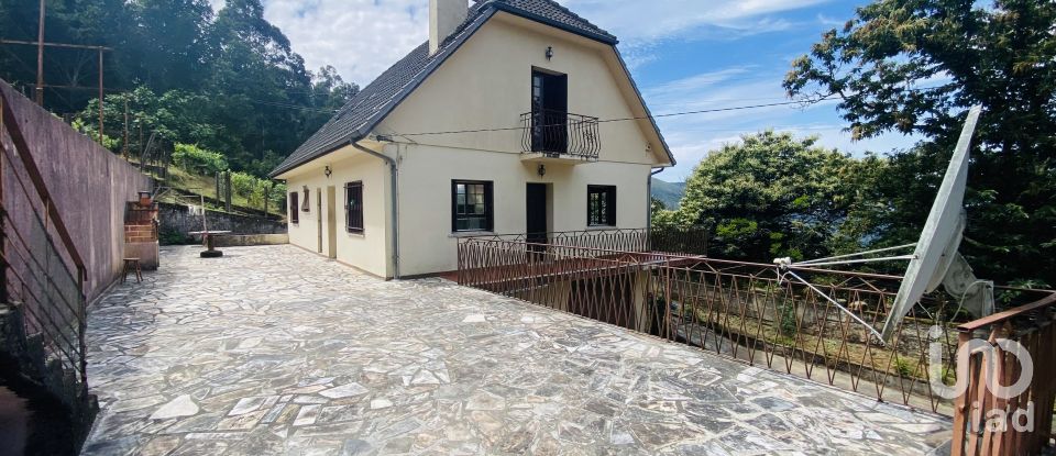 Maison de village T5 à Cristoval de 395 m²