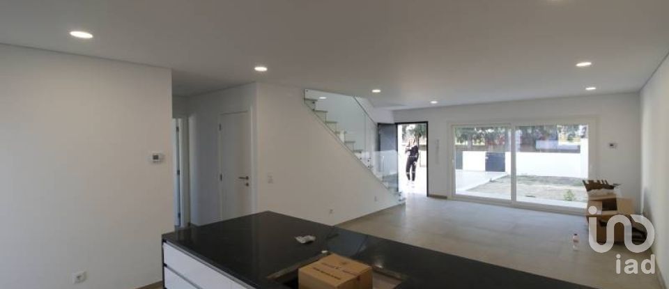 Maison T4 à Azeitão (São Lourenço e São Simão) de 155 m²