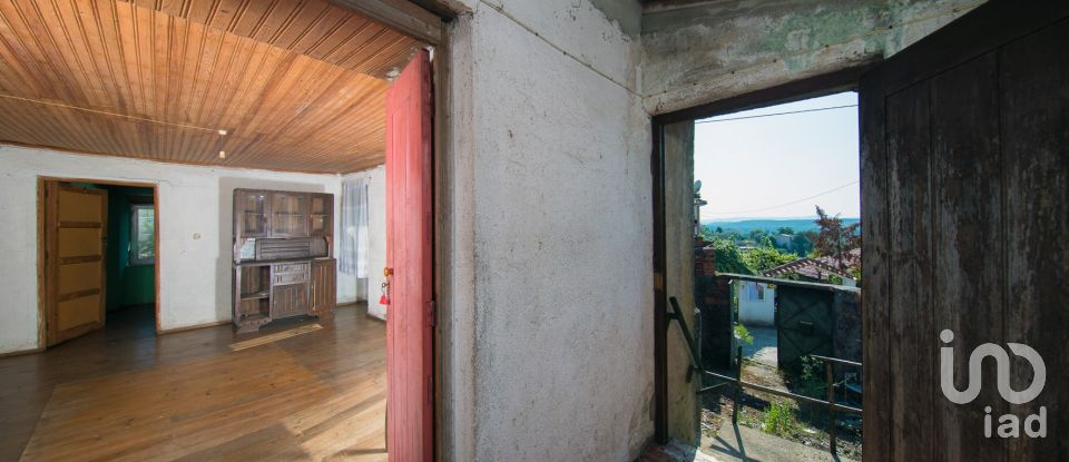 Village house T3 in Serpins of 174 m²