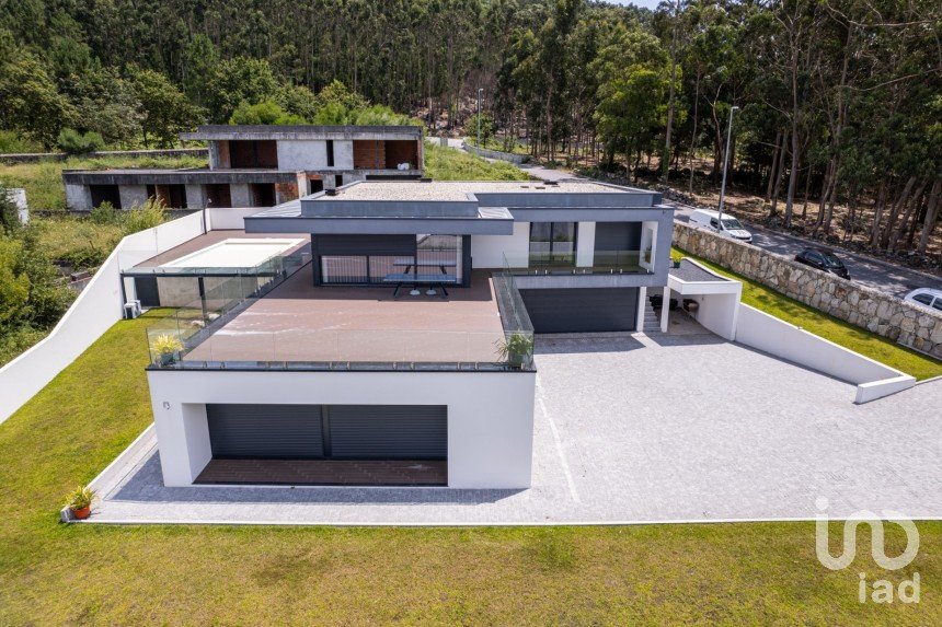 House T6 in Areosa of 290 m²