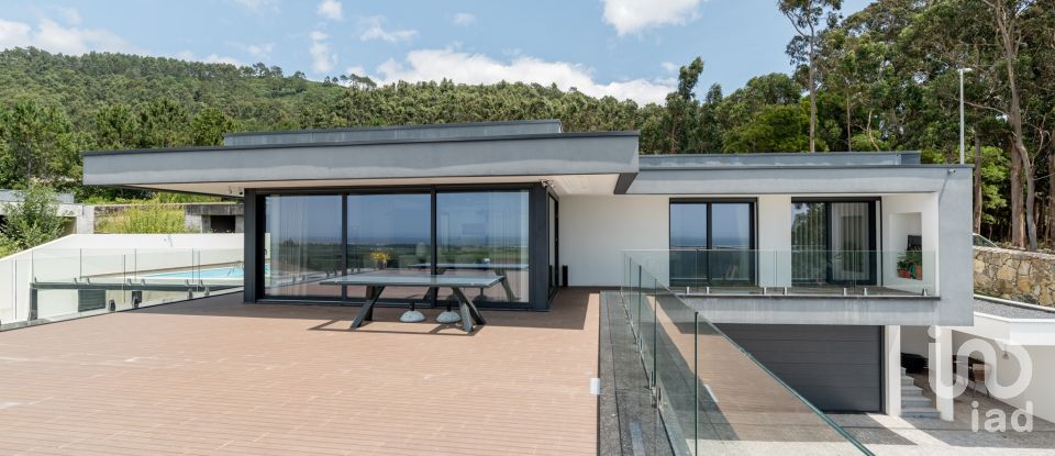 House T6 in Areosa of 290 m²