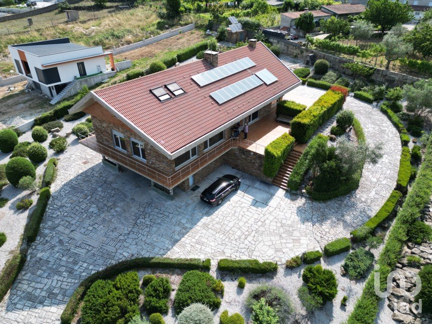 Casa T5 em Bornes de Aguiar de 583 m²