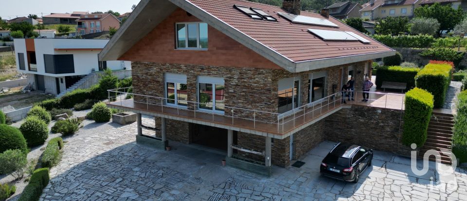 Lodge T5 in Bornes de Aguiar of 583 m²