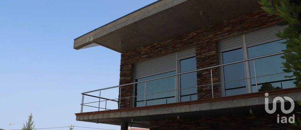 Casa T5 em Bornes de Aguiar de 583 m²