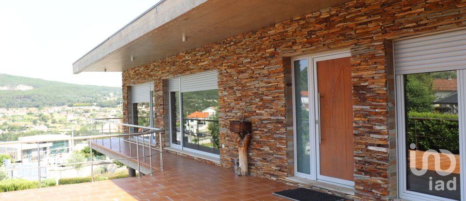 Lodge T5 in Bornes de Aguiar of 583 m²