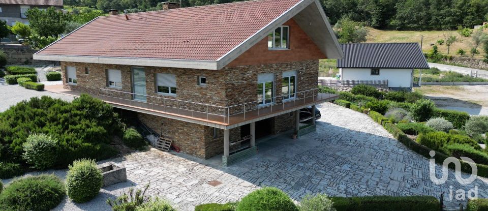 Casa T5 em Bornes de Aguiar de 583 m²