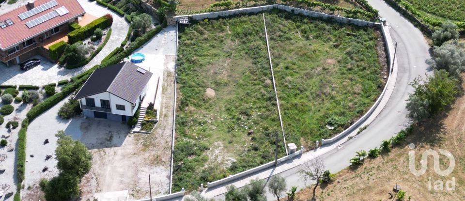 Terreno urbano em Bornes de Aguiar de 931 m²