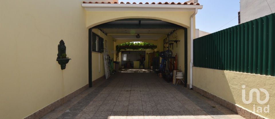 Lodge T5 in Charneca De Caparica E Sobreda of 183 m²