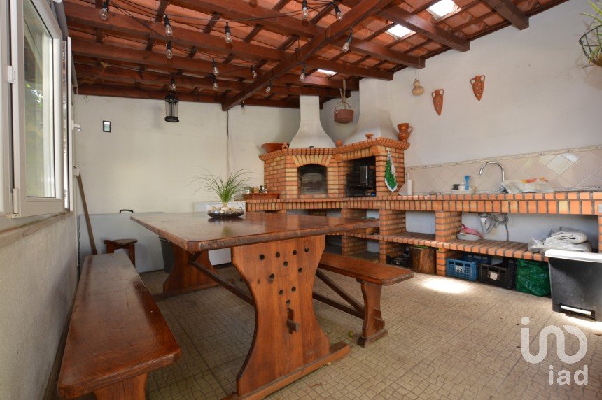 Lodge T5 in Charneca De Caparica E Sobreda of 183 m²