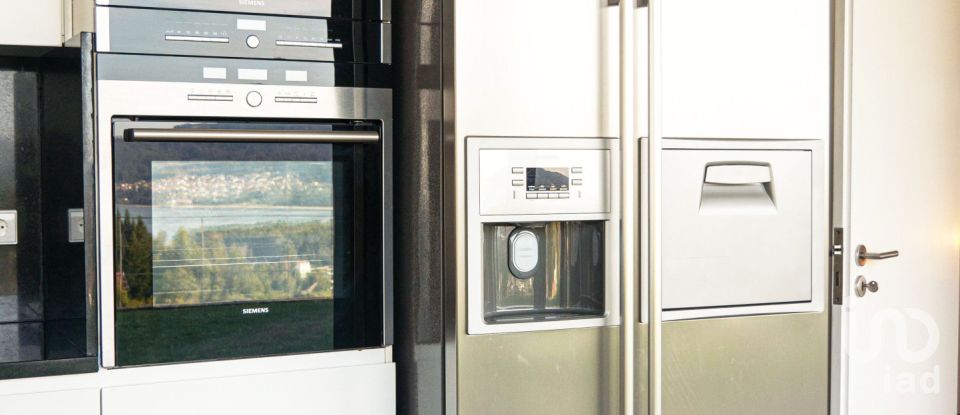 Casa T4 em Moledo e Cristelo de 291 m²