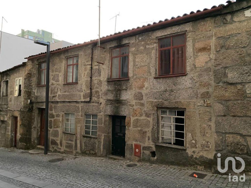 Maison de ville T0 à Guarda de 140 m²