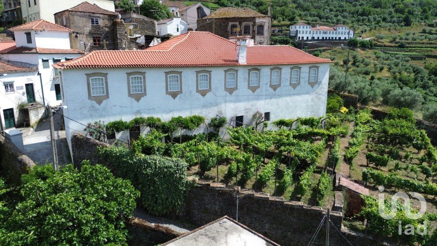 Farm T7 in Vilarinho dos Freires of 871 m²