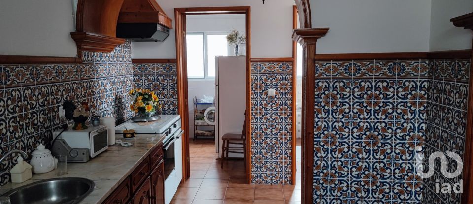 Casa tradicional T3 em Povoação de 283 m²