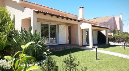 House T4 in Amora of 202 m²