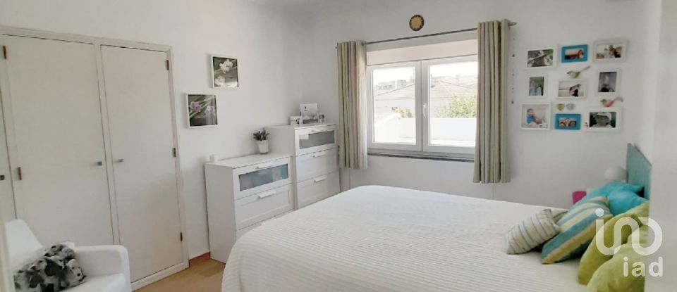 Moradia T4 em Amora de 202 m²