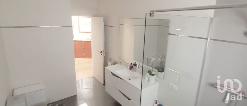 Moradia T4 em Amora de 202 m²