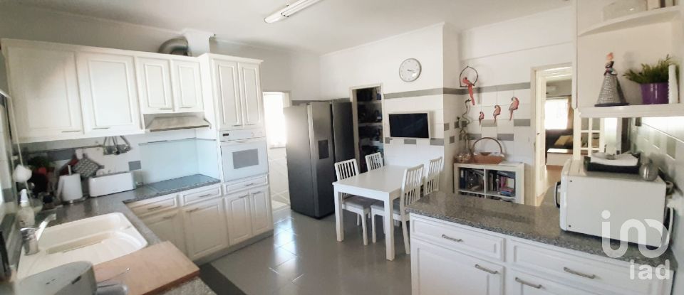 Moradia T4 em Amora de 202 m²