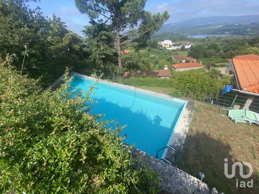 Lodge T3 in Loivo of 309 m²