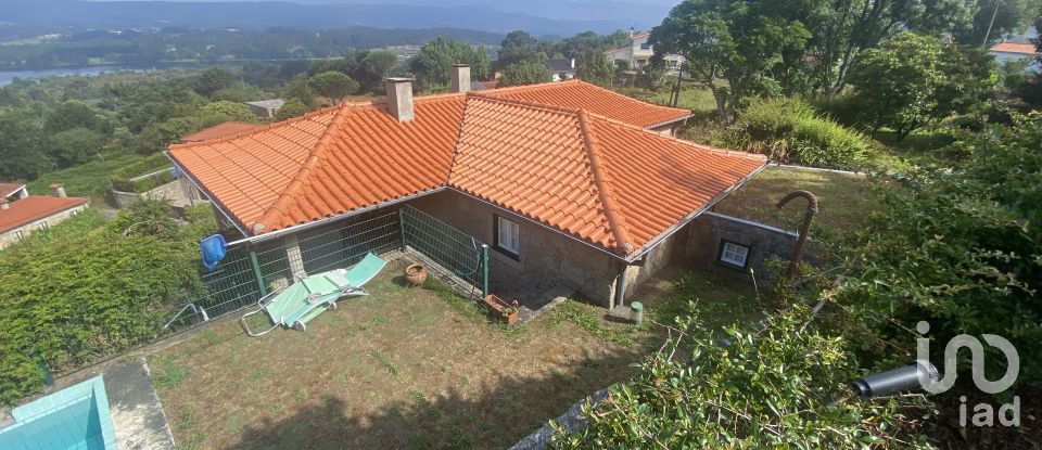 Lodge T3 in Loivo of 309 m²