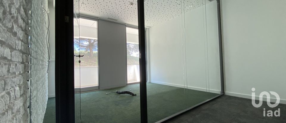 Escritório em Porto Salvo de 436 m²