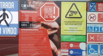 Boutique/Local commercial à Vieira de Leiria de 152 m²