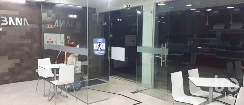 Boutique/Local commercial à Vieira de Leiria de 152 m²
