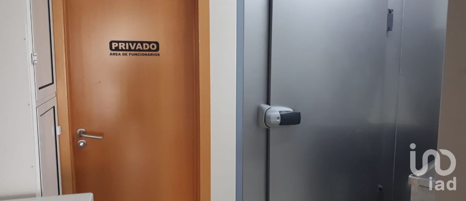 Boutique/Local commercial à Vieira de Leiria de 152 m²