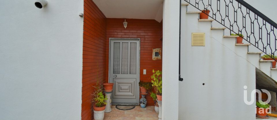 Lodge T6 in Miranda do Corvo of 250 m²