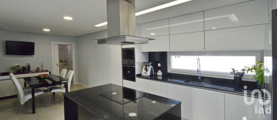 Moradia T4 em Corroios de 250 m²