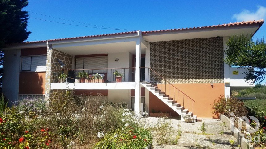 Casa tradicional T6 em Atouguia da Baleia de 315 m²