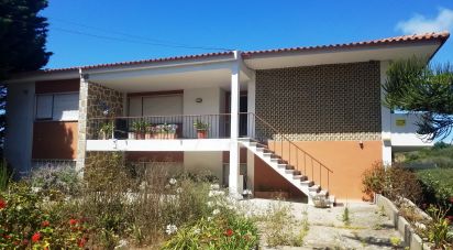 Casa tradicional T6 em Atouguia da Baleia de 315 m²