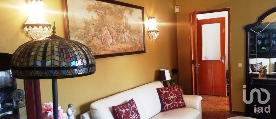 Casa tradicional T6 em Atouguia da Baleia de 315 m²